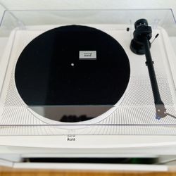 Music Hall Ikura Turntable Record Player