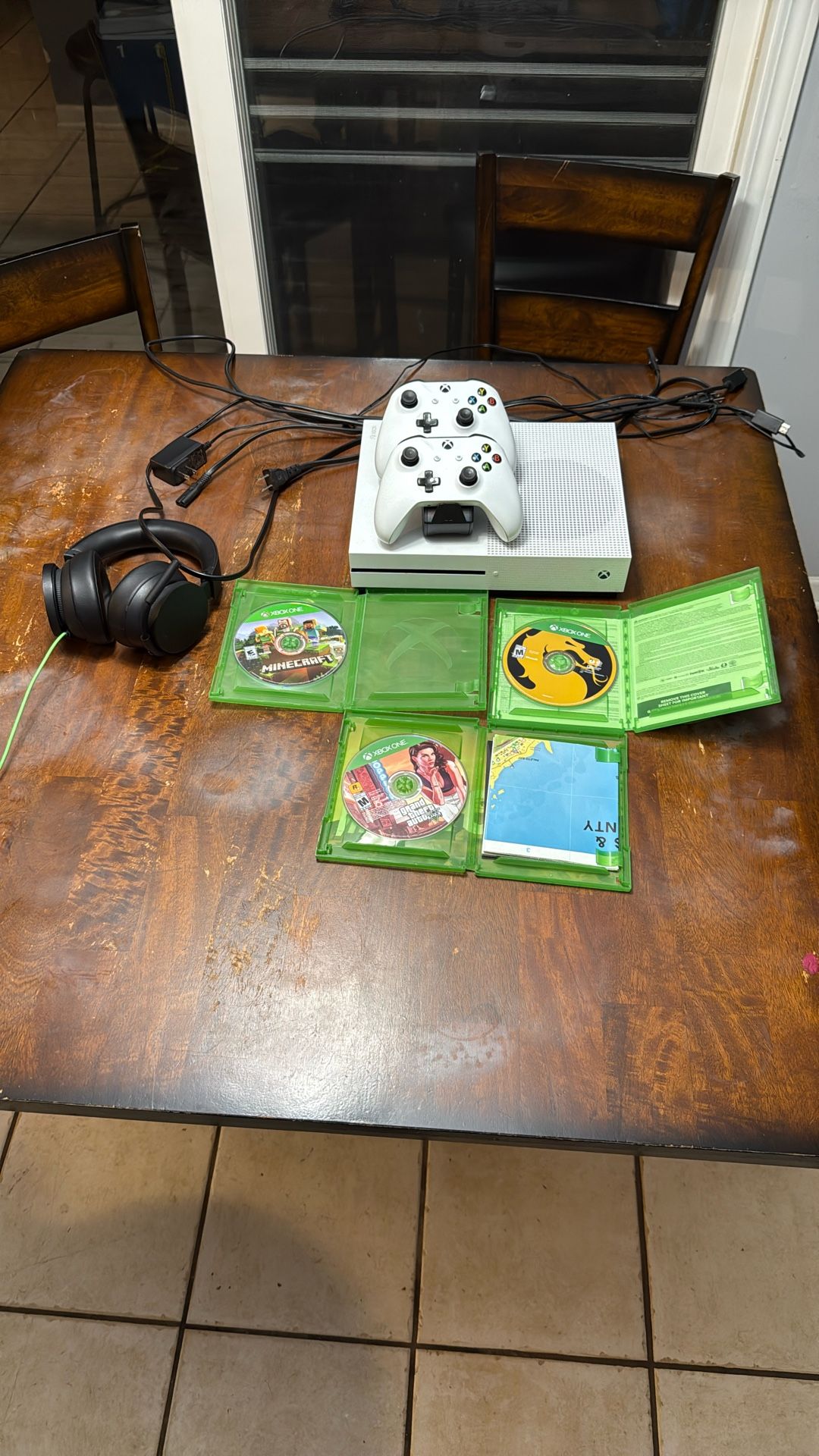 xbox one s with games,two controllers and headset