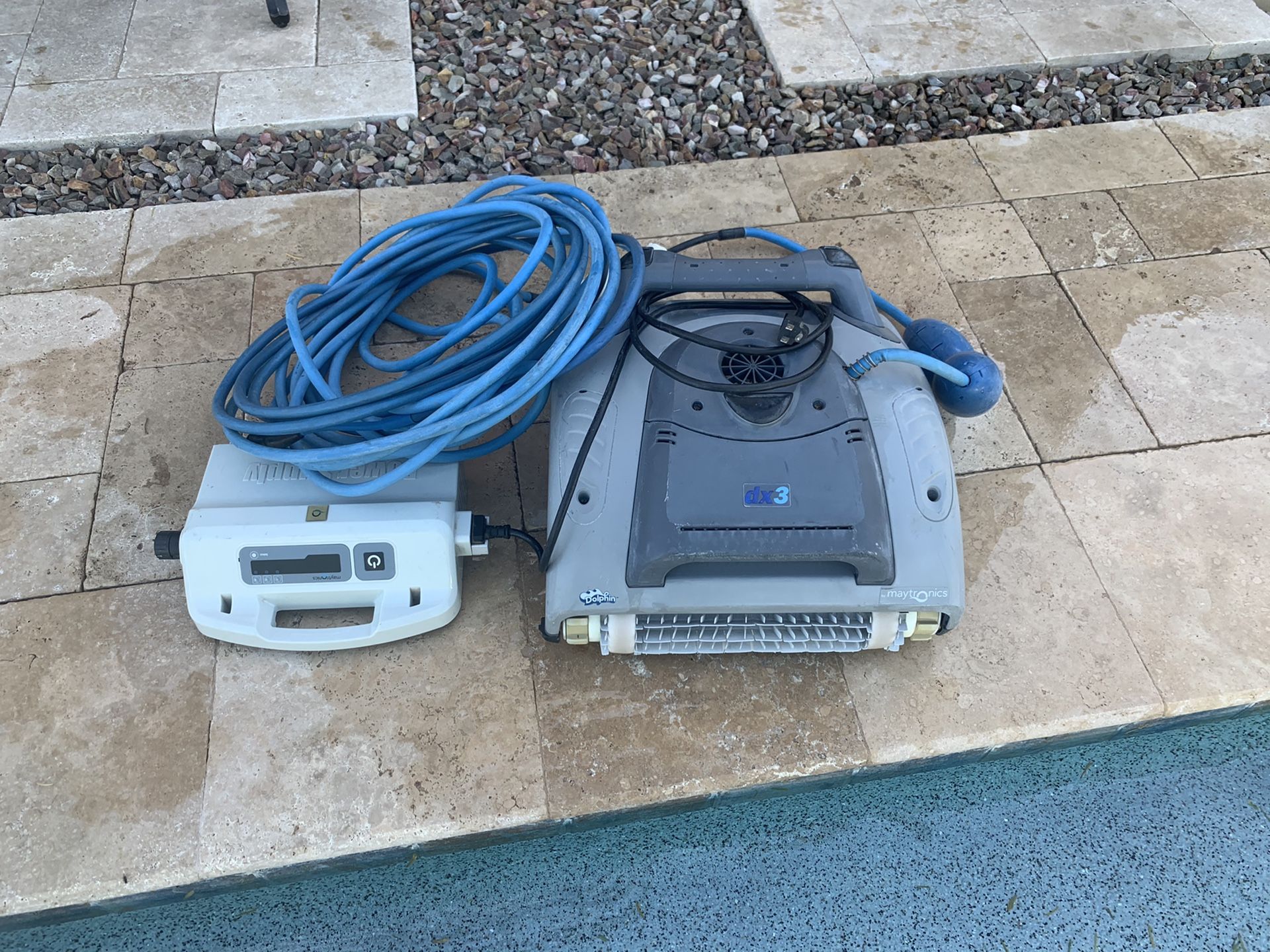 Maytronics dolphin DX3 robotic pool cleaner