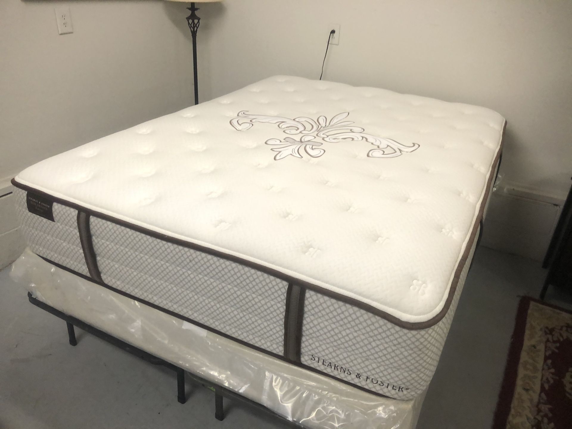 Queen size Stearns and foster mattress and box spring