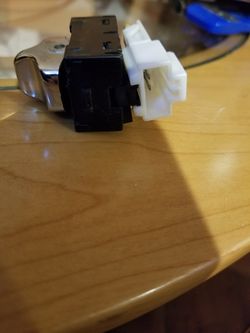 Selling a door lock switch 94 Nissan Altima