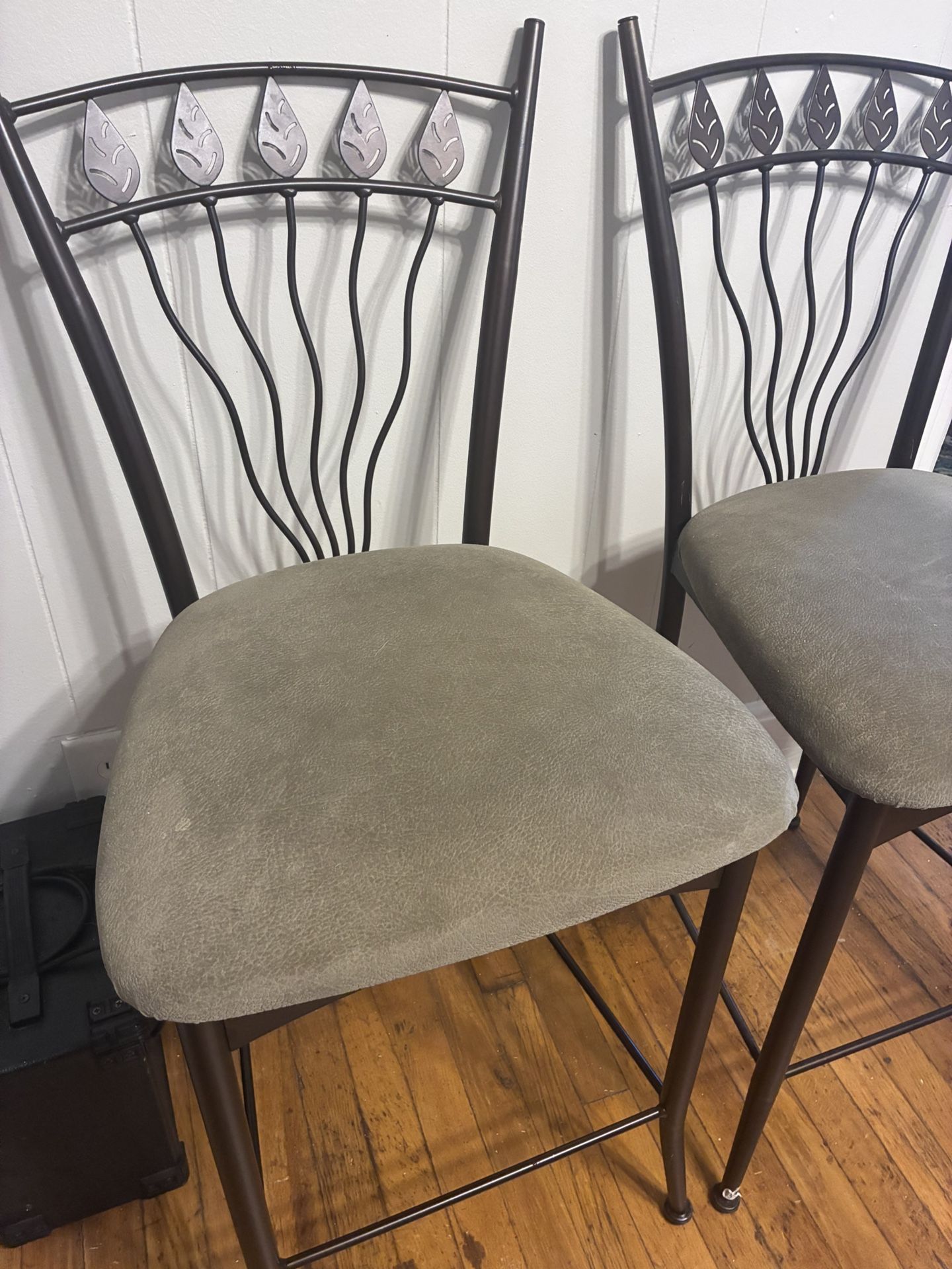4 Dining Chairs β Metal Frame & Padded Seats β Priced to Sell Fast!