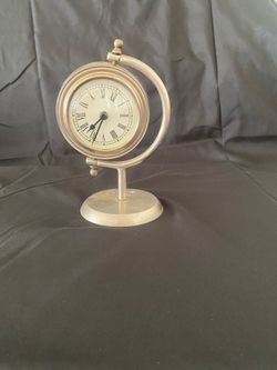 Swivel Table Clock
