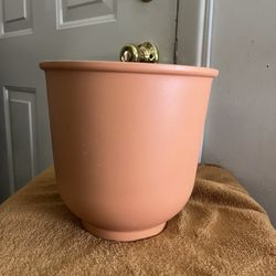 Ceramic Pot (7”T x 6 3/4”W)