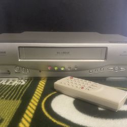 Emerson EWV403 VCR/VHS Player/Recorder. 