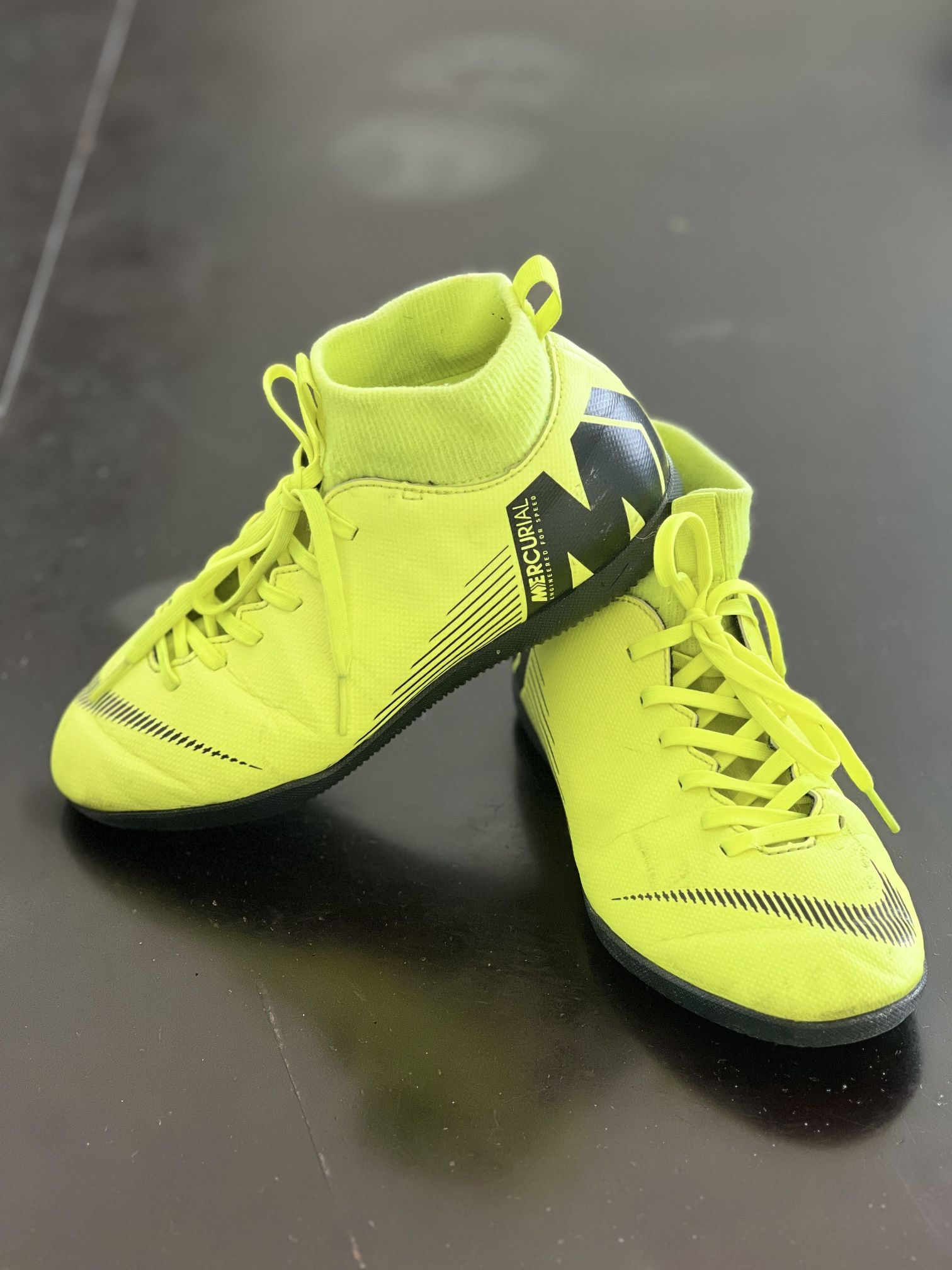 Nike Mercurial Superfly 6 Elite FG en color voltio/negro