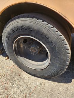 11r22.5 tires with rim