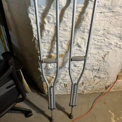 Adjustable Crutches 