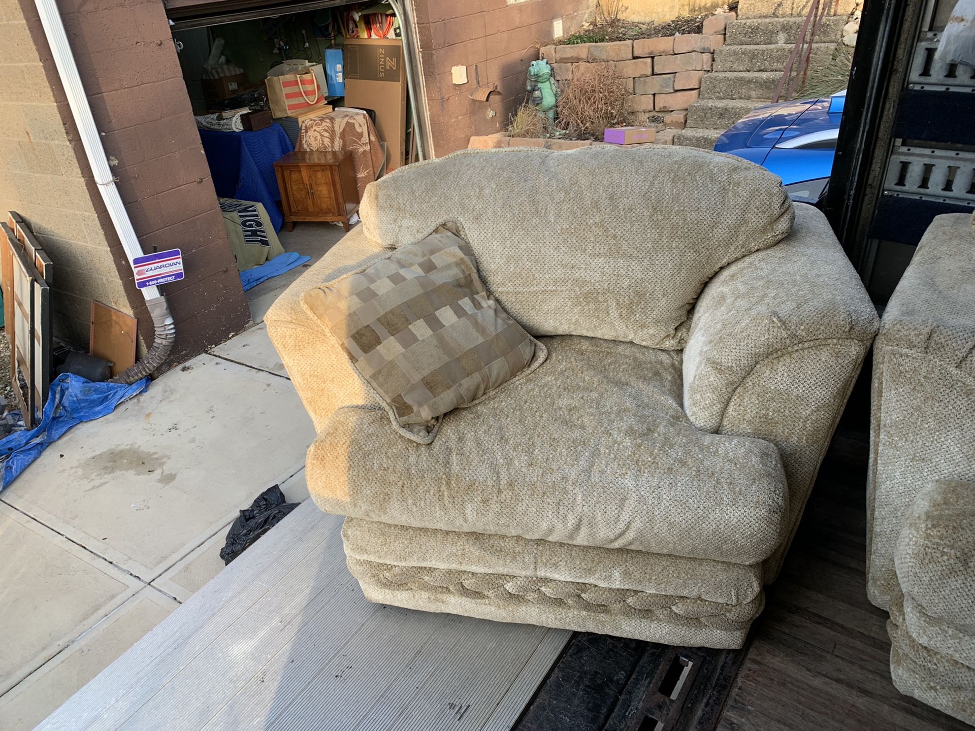 Pick up today CLEAN COMFORTABLE loveseat sofa w/2 chairs set, for Sale