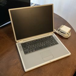 Hello Apple Titanium G4 Powerbook 667Mhz Power PC G4 768MB SDRAM 60GB SSD Hard Drive