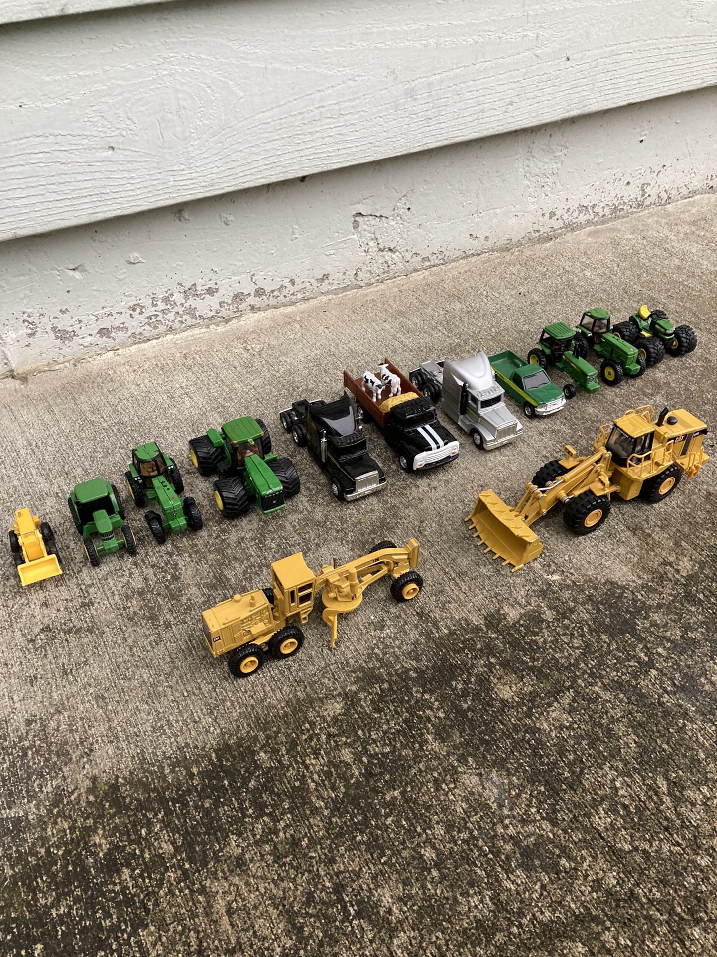 John Deere And Cat Diecast Farm And Construction Tractors