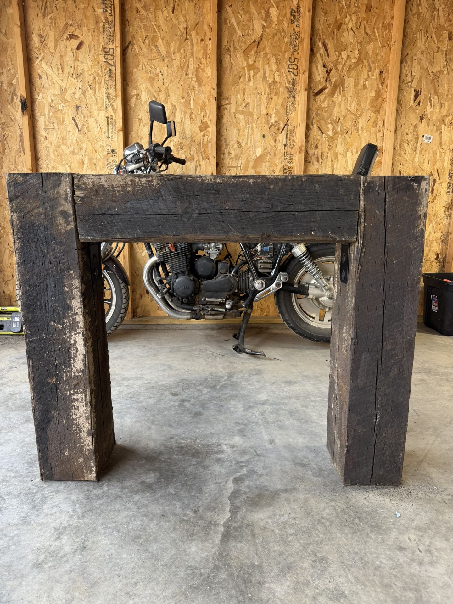 RAILROAD TIE ENTRY WAY TABLE