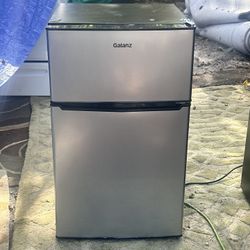 Galanz  Mini Fridge 