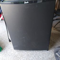 Avanti Mini Fridge