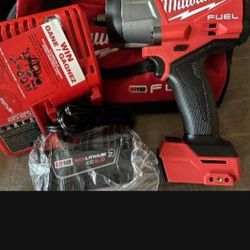 New Milwaukee M18 Fuel 1/2" High Torque Impact Wrench Kit 