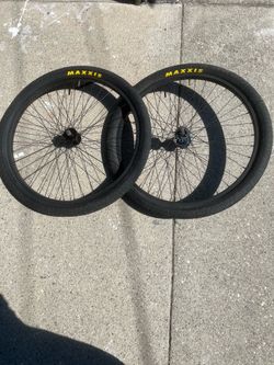 Maxxis Hookworms wheels
