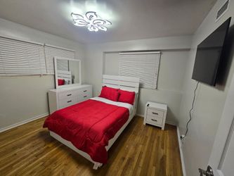 🚨 Moving Sale! 6-Piece White Brand New Full Bedroom Set – Mattress Included – $400 OBO 🚨