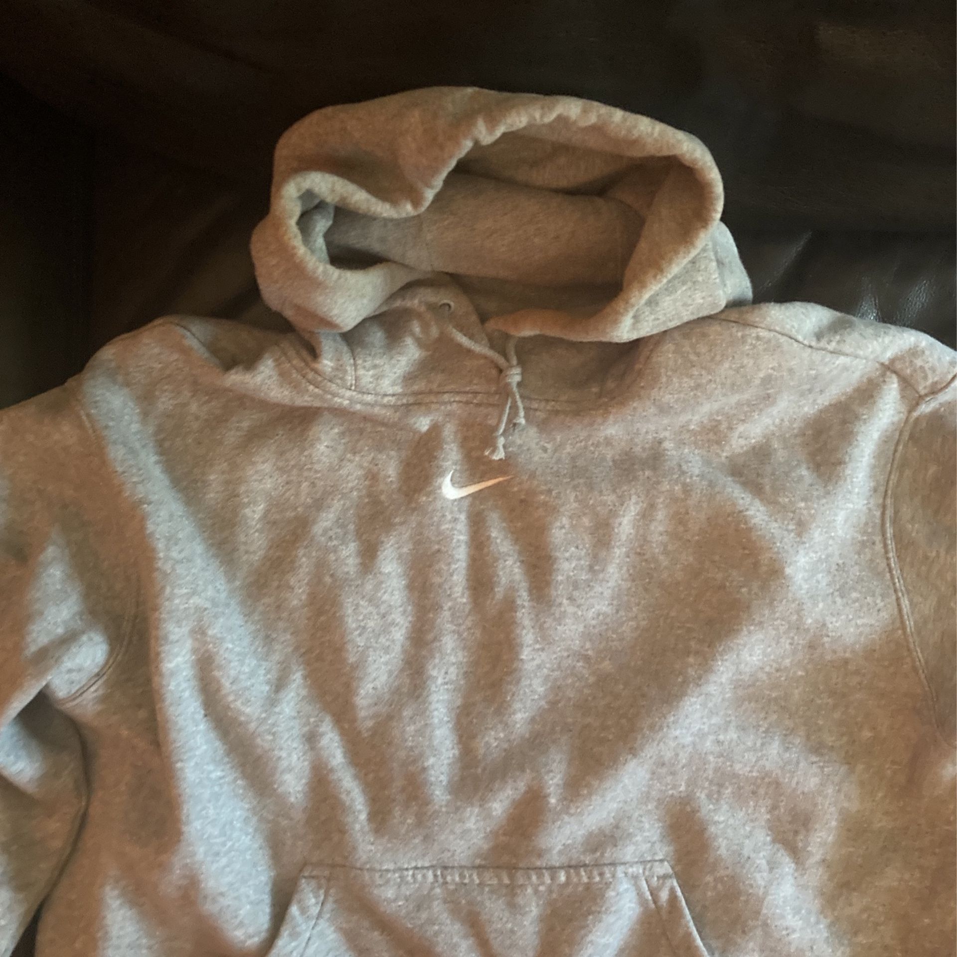 Vintage Nike center hoodie (very rare) size M for Sale in WA - OfferUp