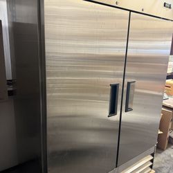 COMMERCIAL FREEZER