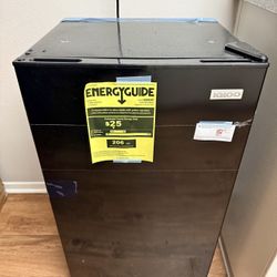 igloo Mini Fridge 