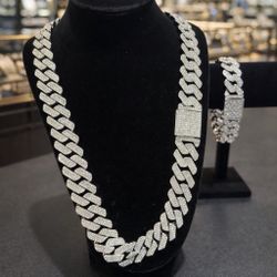 Cuban Link Chain featuring Horizon Iced-Out Moissanite