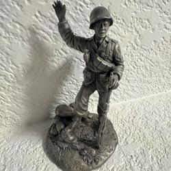Pewter Statue Small. Franklin Mint Army Soldier.