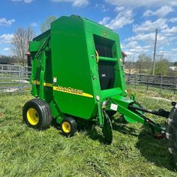 John Deere 467 Round Baler