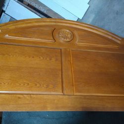 Queen Bed With Dresser, Mirror and Nightstand 