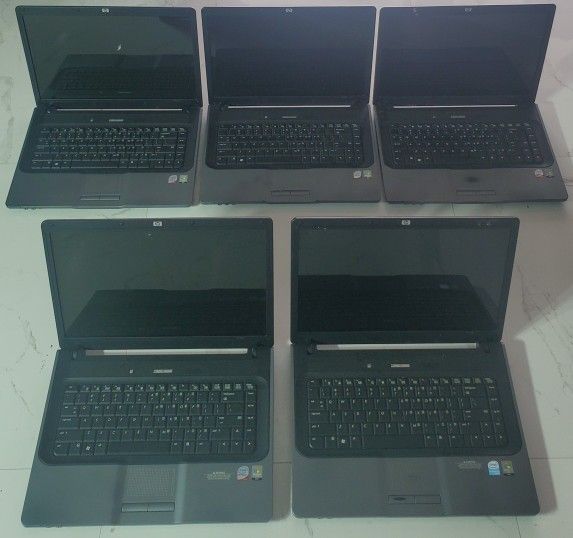 Lot Of Five Hp530 Laptops For Parts