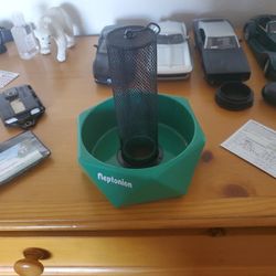 Neptonian Reptile Feeder