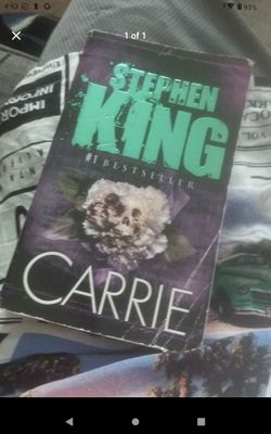 Carrie by Stephen King Paperback