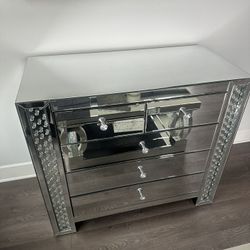 Mcnichols Crystal 5 Drawer Accent Chest By Willa Arlo