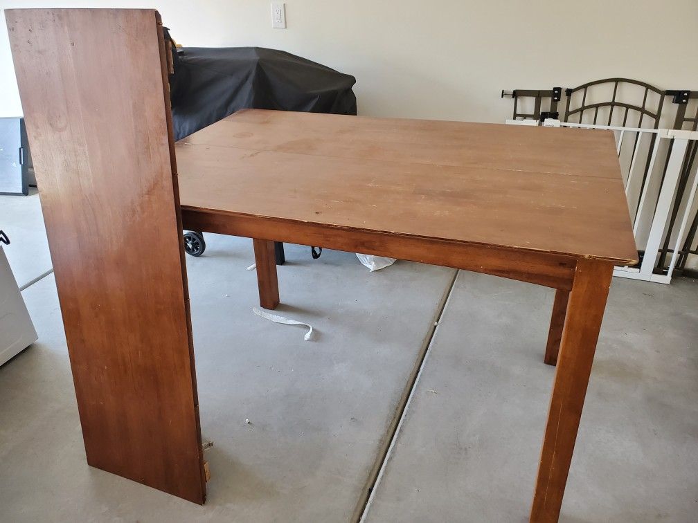Table With 4 Chairs. Used.
