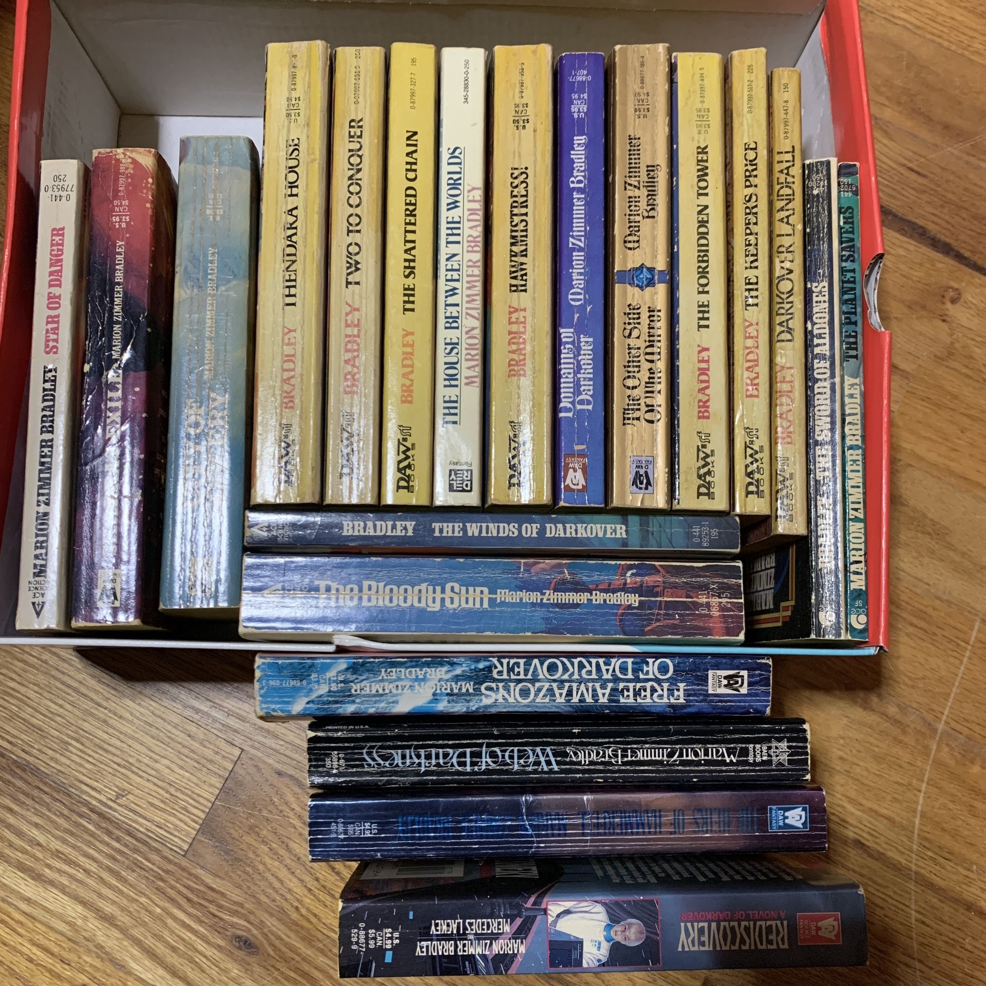 Lot Of 20+ Vintage Sci Fi Marion Zimmer Bradley