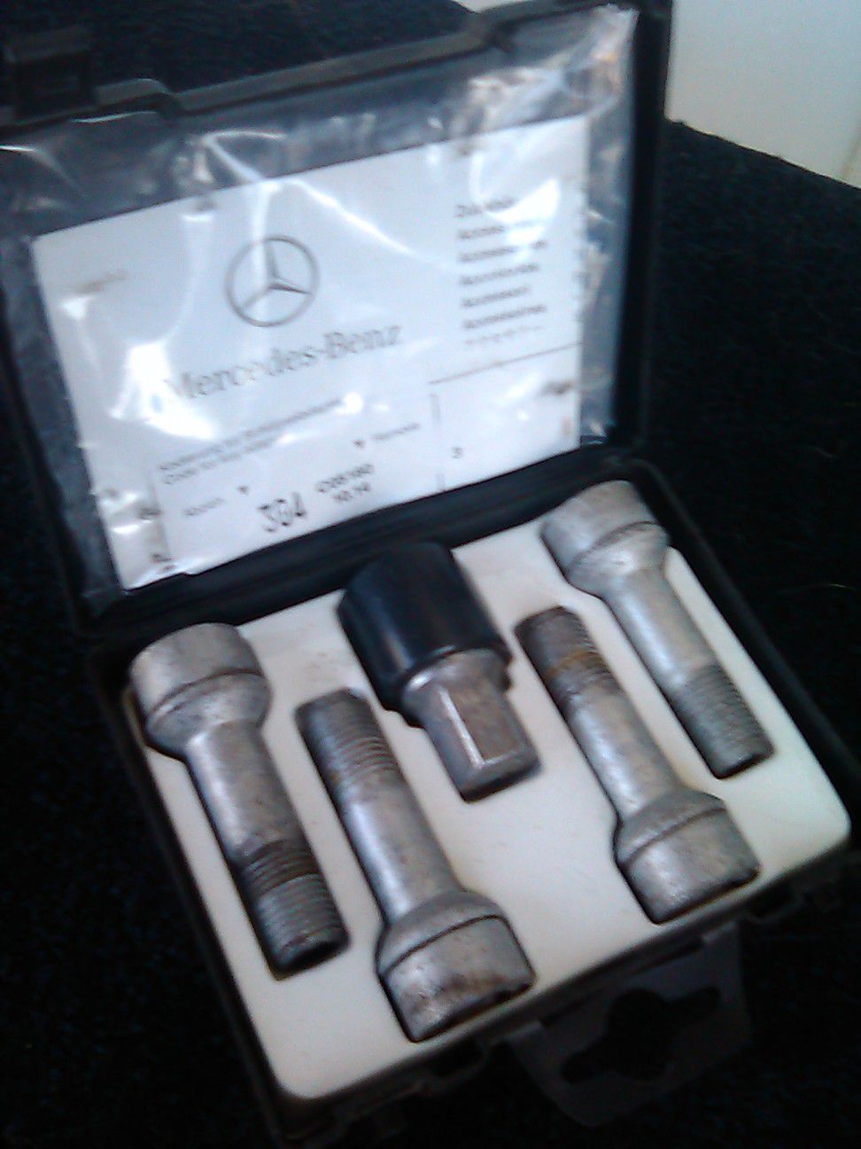 Mercedes Benz GL GLS Class X164 X166 Silver Wheel Locks with Key