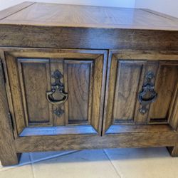 End table - 30x30x18