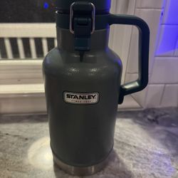 Stanley Classic Vacuum Growler – 64 oz