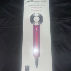 Dyson Hair dryer With Attachments 