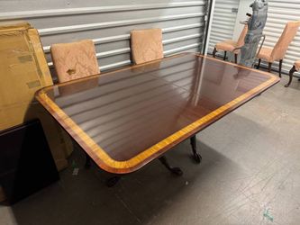 Free! Dining room table! Beautiful!!