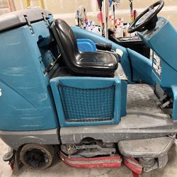 Tennant Floor Scrubber Machine T7 and T16