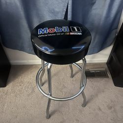 MOBILE1 SHOP STOOL