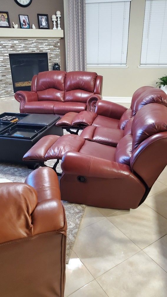 USED LIVING ROOM SET. 