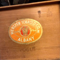 Vintage wooden cigar box. Pick up north Portland