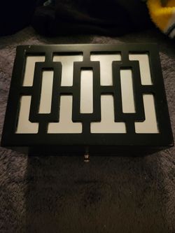 Jewelry box