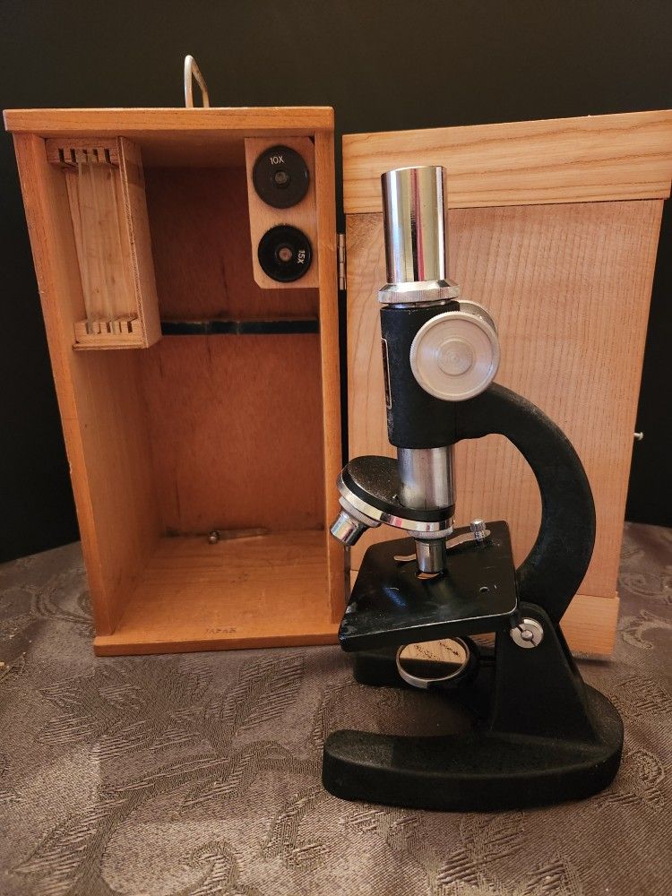 Student Microscope  + Disecting Set 