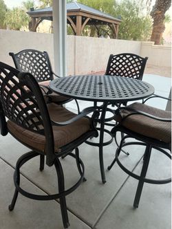 Metal Backyard table and chair