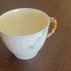 Vintage Belleek Shamrock Basketweave Porcelain Teacup 6th Green Mark Ireland 2.5" tall. Pre-owned, very good shape, no chips or cracks.
Size Class: D