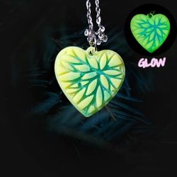 Glow Heart Pendant – Handmade Resin Necklace with Leaf Pattern