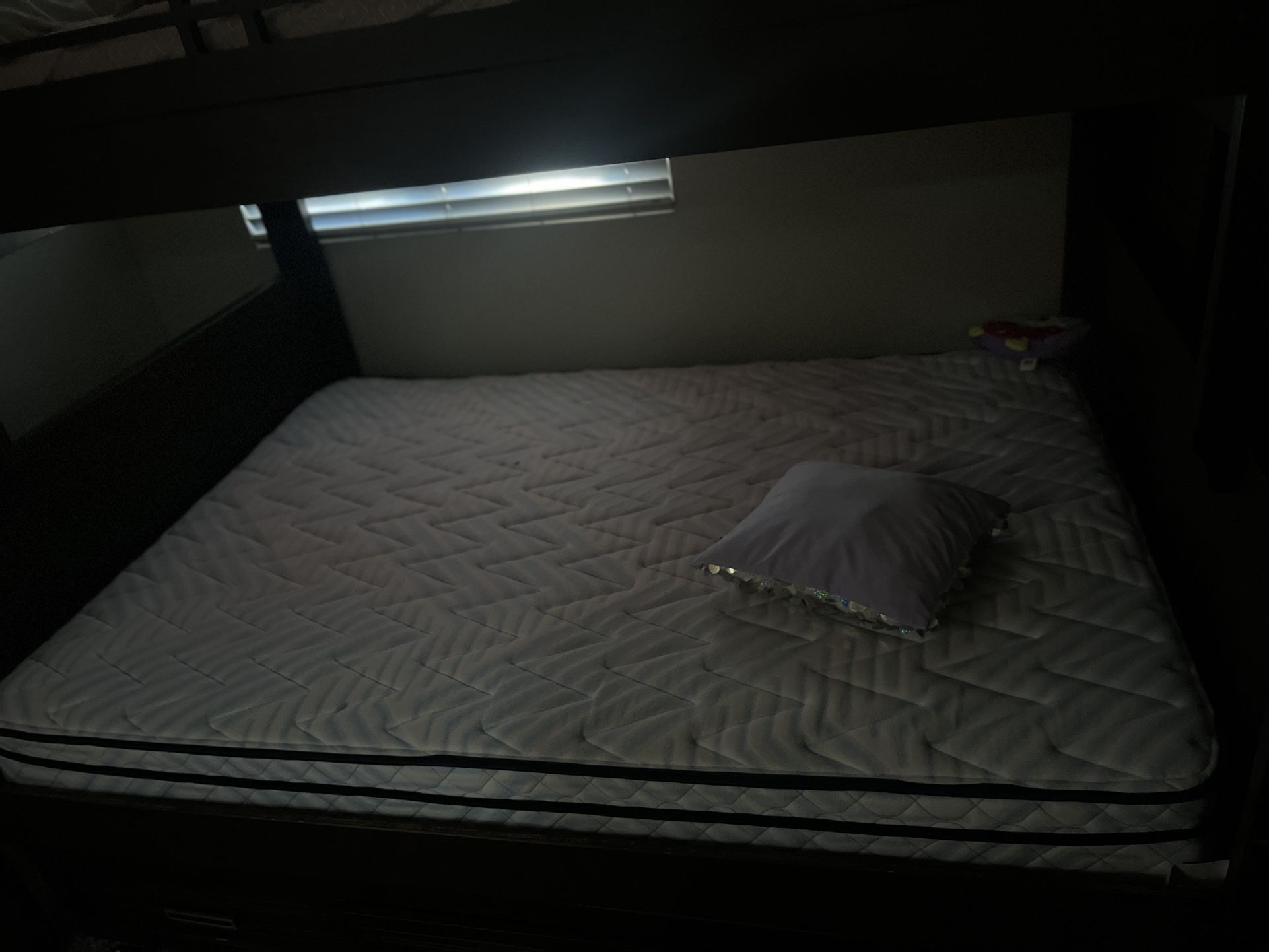 1 Bunk Bed Full/Twin