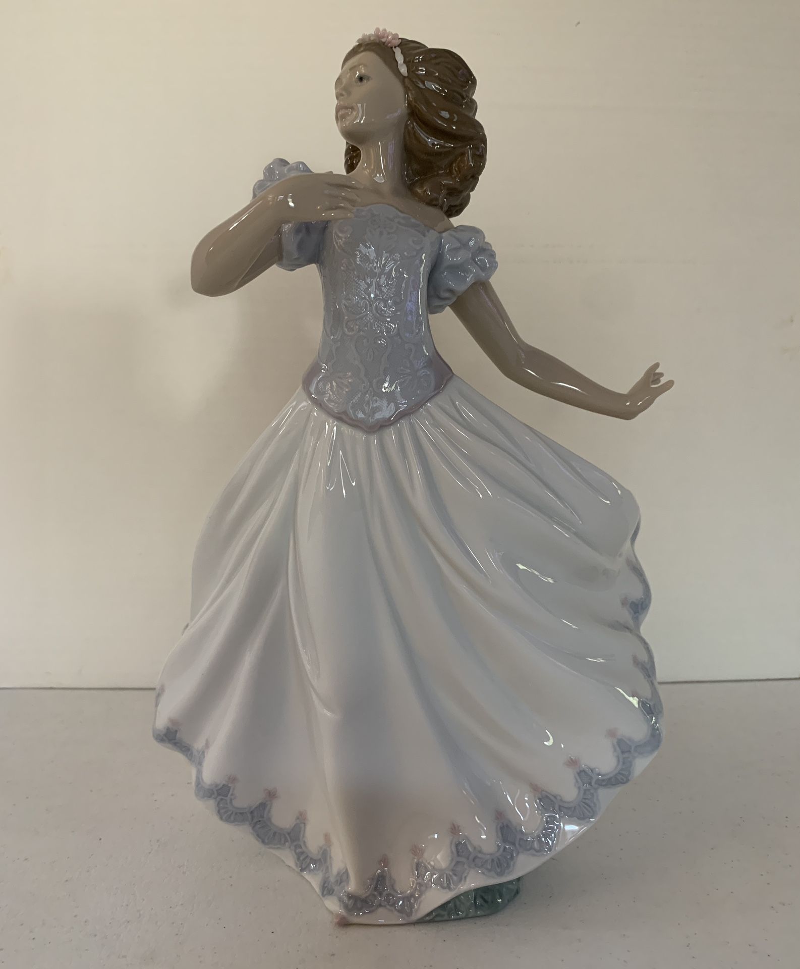Lladro - Sweet Sixteen